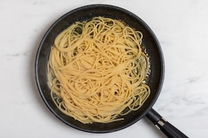 Preparazione Pasta fiori di zucca e alici - Fase 2