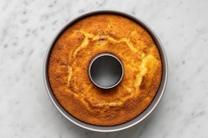 Preparazione Ciambella alle ciliegie - Fase 3