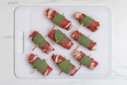 Preparazione Involtini di carne - Fase 2 Preparazione Involtini di carne - Fase 2