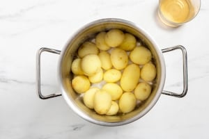 Preparazione Patate novelle in padella - Fase 1