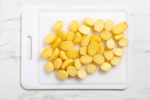 Preparazione Patate novelle in padella - Fase 1