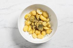 Preparazione Patate novelle in padella - Fase 2