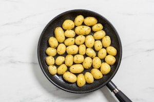 Preparazione Patate novelle in padella - Fase 3