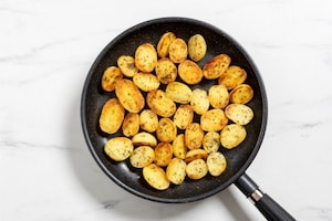 Preparazione Patate novelle in padella - Fase 3