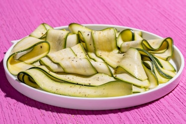 Zucchine marinate crude