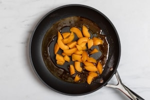 Preparazione Bavarese allo yogurt con base croccante - Fase 1