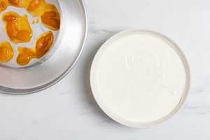 Preparazione Bavarese allo yogurt con base croccante - Fase 6