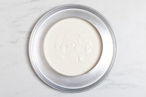 Preparazione Bavarese allo yogurt con base croccante - Fase 7