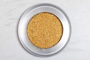 Preparazione Bavarese allo yogurt con base croccante - Fase 7