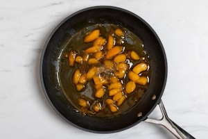 Preparazione Bavarese allo yogurt con base croccante - Fase 2