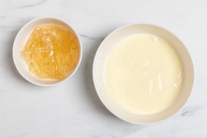 Preparazione Bavarese allo yogurt con base croccante - Fase 4