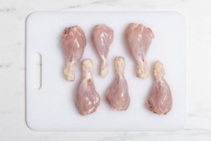 Preparazione Cosce di pollo speziate in friggitrice ad aria - Fase 1