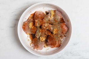 Preparazione Cosce di pollo speziate in friggitrice ad aria - Fase 2