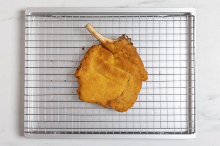 Preparazione Cotoletta alla milanese - Fase 3 Preparazione Cotoletta alla milanese - Fase 3