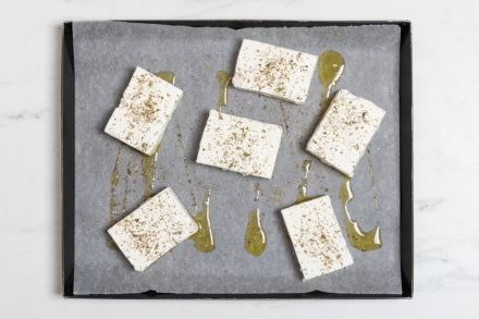Preparazione Feta speziata al forno - Fase 1 Preparazione Feta speziata al forno - Fase 1
