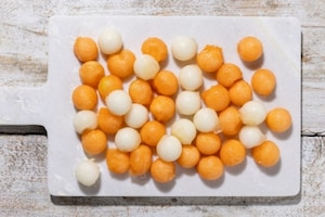 Preparazione Melone, prosciutto e mozzarella - Fase 1