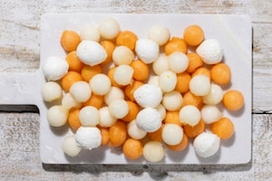 Preparazione Melone, prosciutto e mozzarella - Fase 2