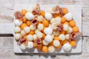 Preparazione Melone, prosciutto e mozzarella - Fase 2