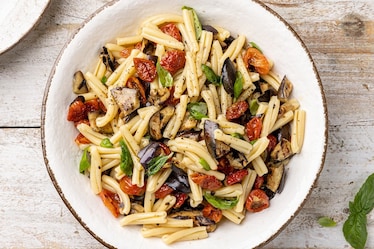 Pasta fredda con melanzane