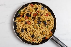 Preparazione Pasta con melanzane e pomodorini - Fase 4