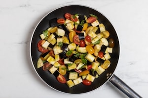 Preparazione Pasta con melanzane e pomodorini - Fase 2