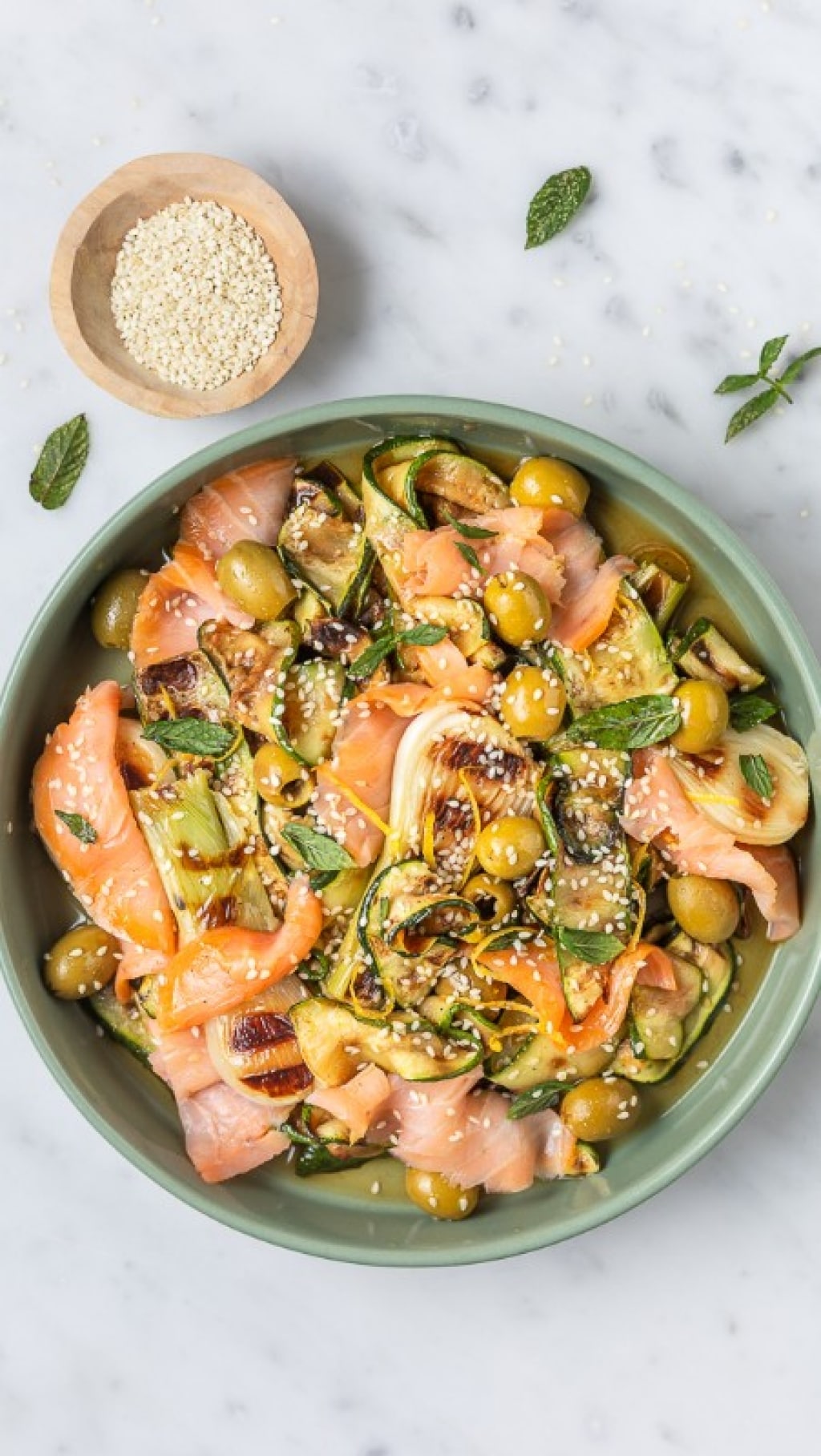 Salmone con zucchine marinate