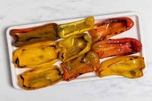 Preparazione Peperoni grigliati con burrata e briciole croccanti - Fase 2