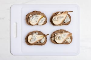Preparazione Bruschette autunnali con le pere - Fase 3