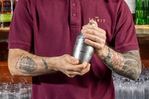 Preparazione Golden Cadillac cocktail - Fase 3