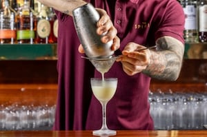 Preparazione Golden Cadillac cocktail - Fase 3