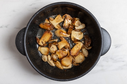Preparazione Risotto ai funghi porcini e formaggio erborinato - Fase 1 Preparazione Risotto ai funghi porcini e formaggio erborinato - Fase 1