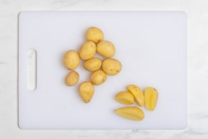 Preparazione Pollo e patate in padella - Fase 1