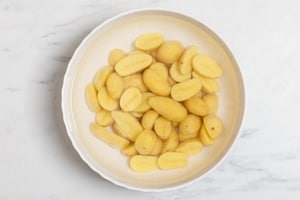 Preparazione Pollo e patate in padella - Fase 1