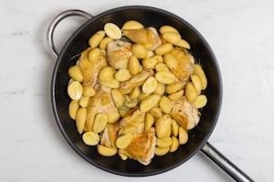 Preparazione Pollo e patate in padella - Fase 3