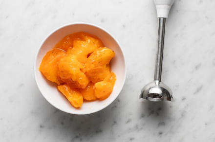 Preparazione Torta cachi e cioccolato - Fase 1 Preparazione Torta cachi e cioccolato - Fase 1