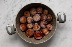Preparazione Tarte tatin vegana alle cipolle - Fase 2