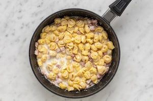 Preparazione Tortellini panna e prosciutto - Fase 3