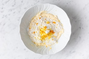 Preparazione Frittelle con ricotta - Fase 1