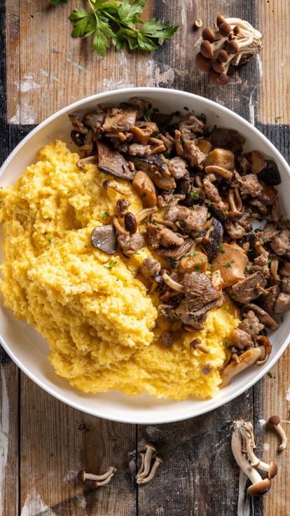 Polenta, salsiccia e funghi