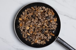 Preparazione Polenta, salsiccia e funghi - Fase 6