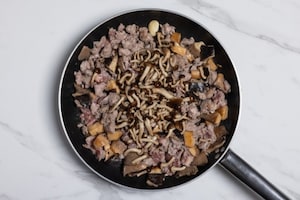 Preparazione Polenta, salsiccia e funghi - Fase 5