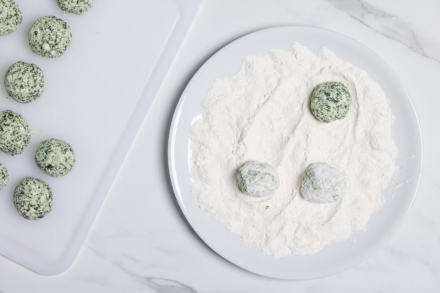 Preparazione Polpette di spinaci e ricotta - Fase 4 Preparazione Polpette di spinaci e ricotta - Fase 4