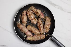 Preparazione Braciole napoletane al sugo - Fase 5