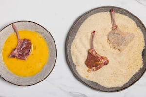 Preparazione Costolette di agnello impanate - Fase 1