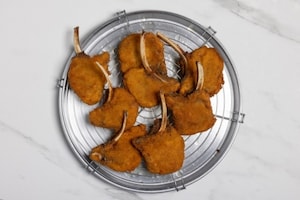 Preparazione Costolette di agnello impanate - Fase 2