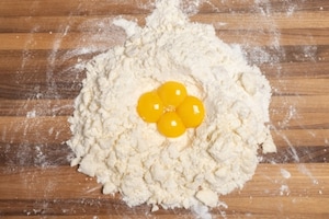 Preparazione Crostata salata al formaggio, speck e radicchio - Fase 1