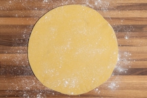 Preparazione Crostata salata al formaggio, speck e radicchio - Fase 4