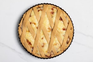 Preparazione Crostata salata al formaggio, speck e radicchio - Fase 6