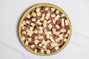 Preparazione Crostata salata al formaggio, speck e radicchio - Fase 5
