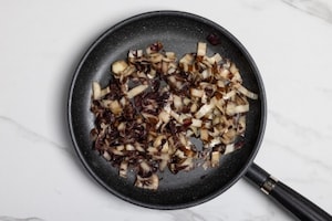 Preparazione Crostata salata al formaggio, speck e radicchio - Fase 3